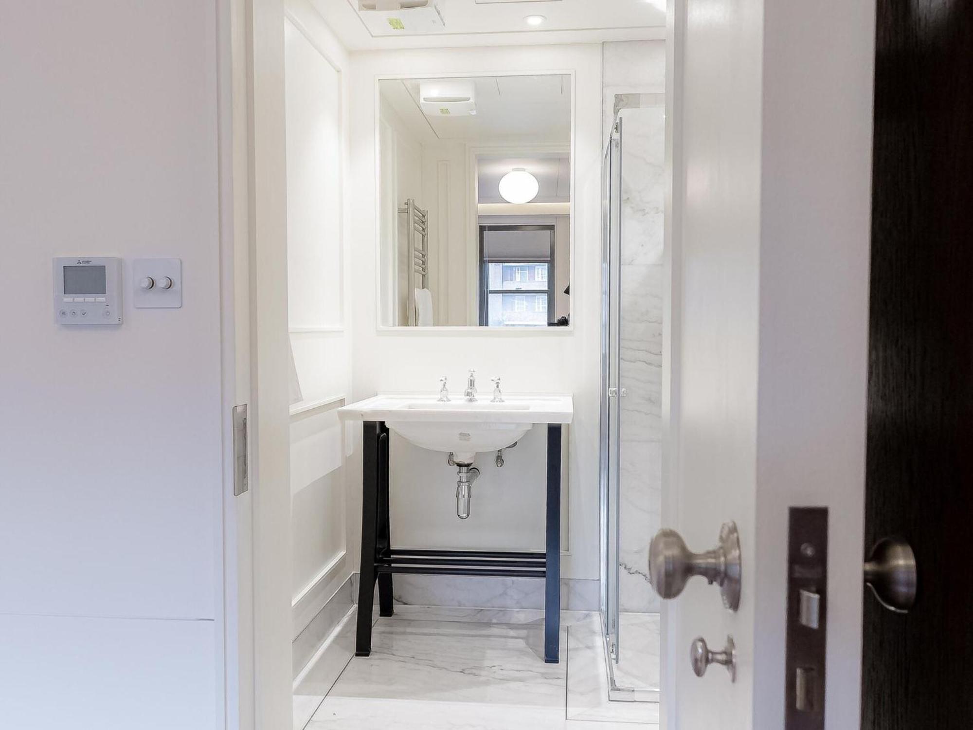 Modern Deluxe Five Bedroom House Near Chalk Farm Station By Belvilla London Bagian luar foto