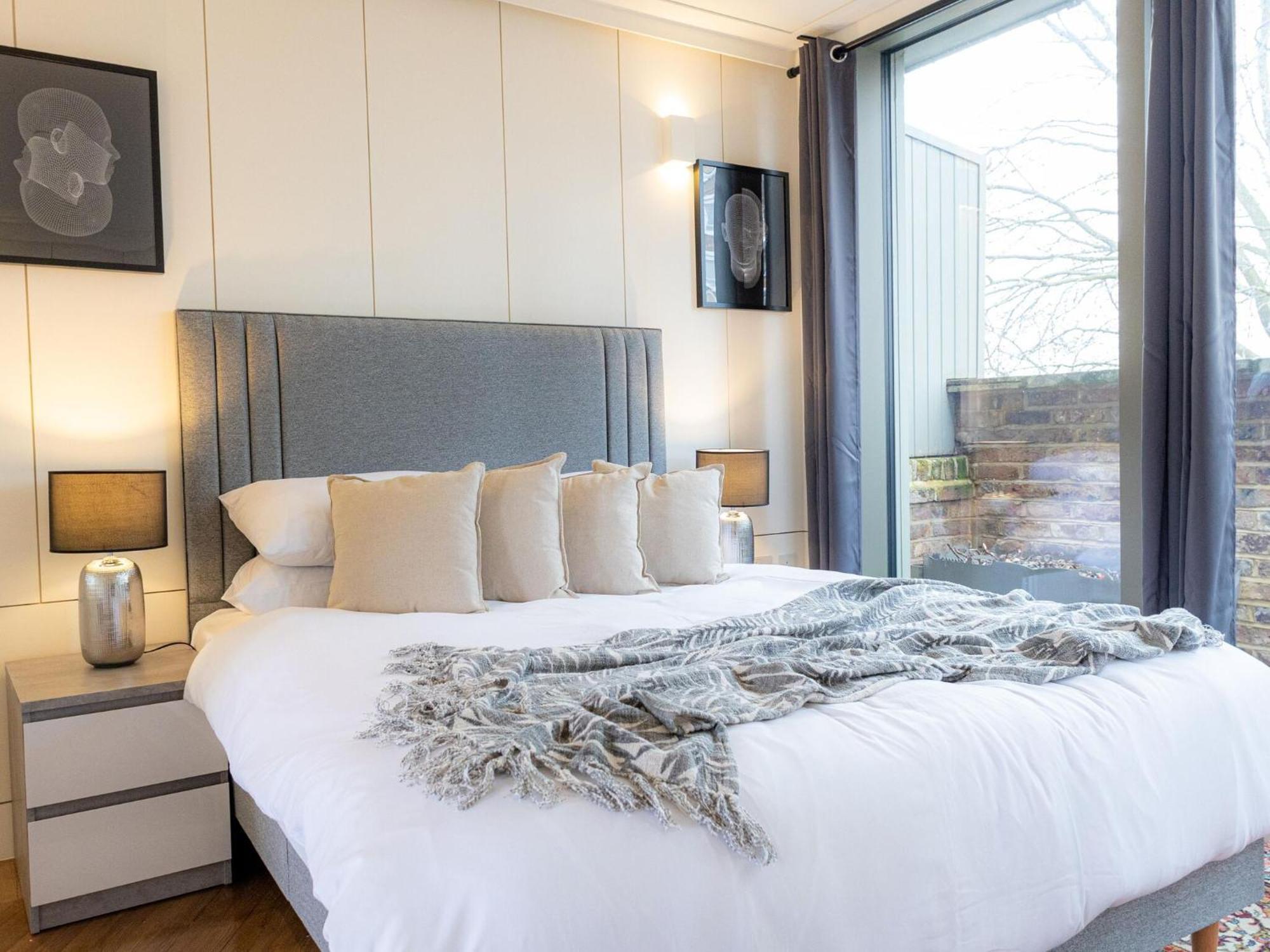 Modern Deluxe Five Bedroom House Near Chalk Farm Station By Belvilla London Bagian luar foto