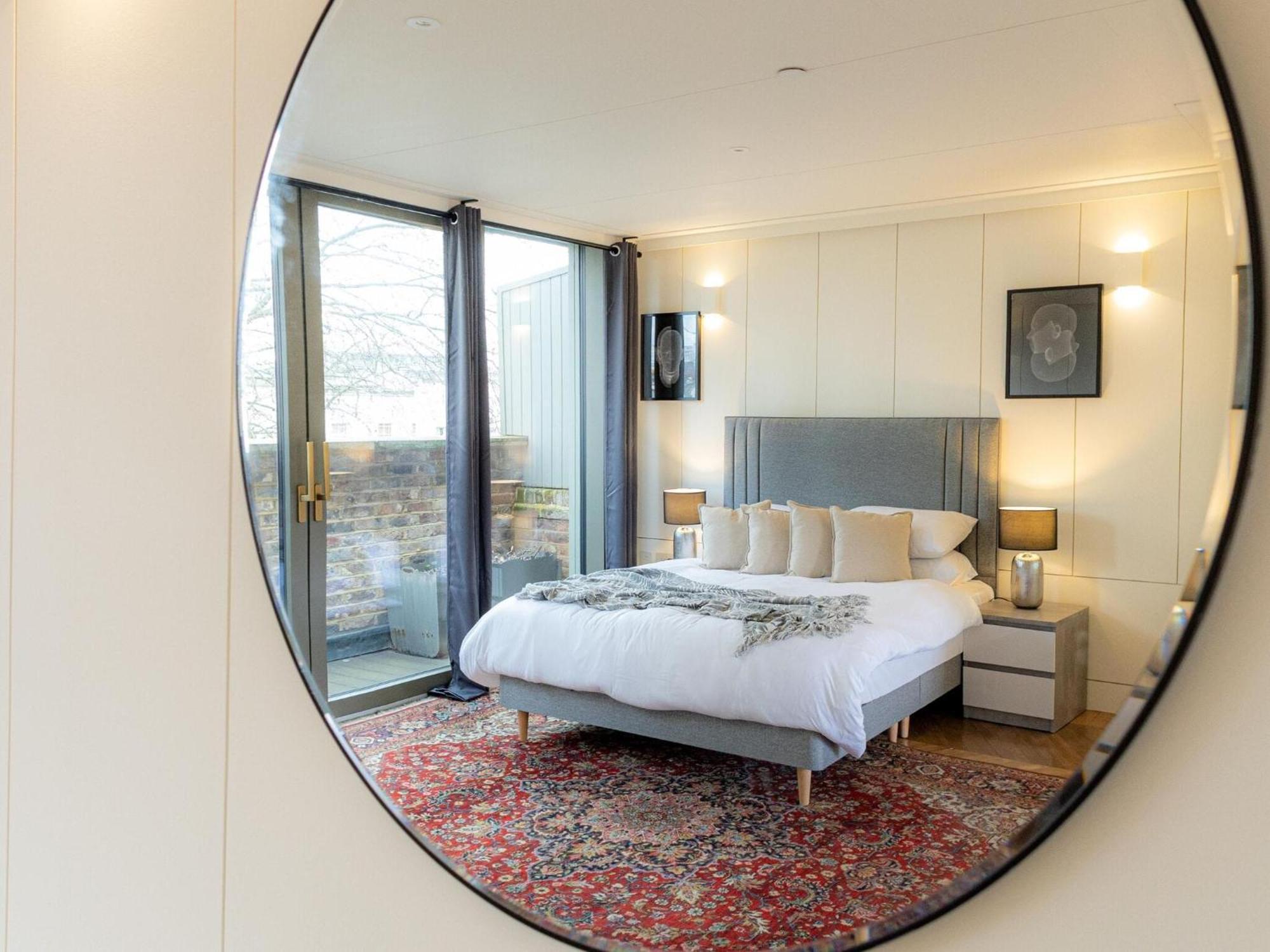Modern Deluxe Five Bedroom House Near Chalk Farm Station By Belvilla London Bagian luar foto
